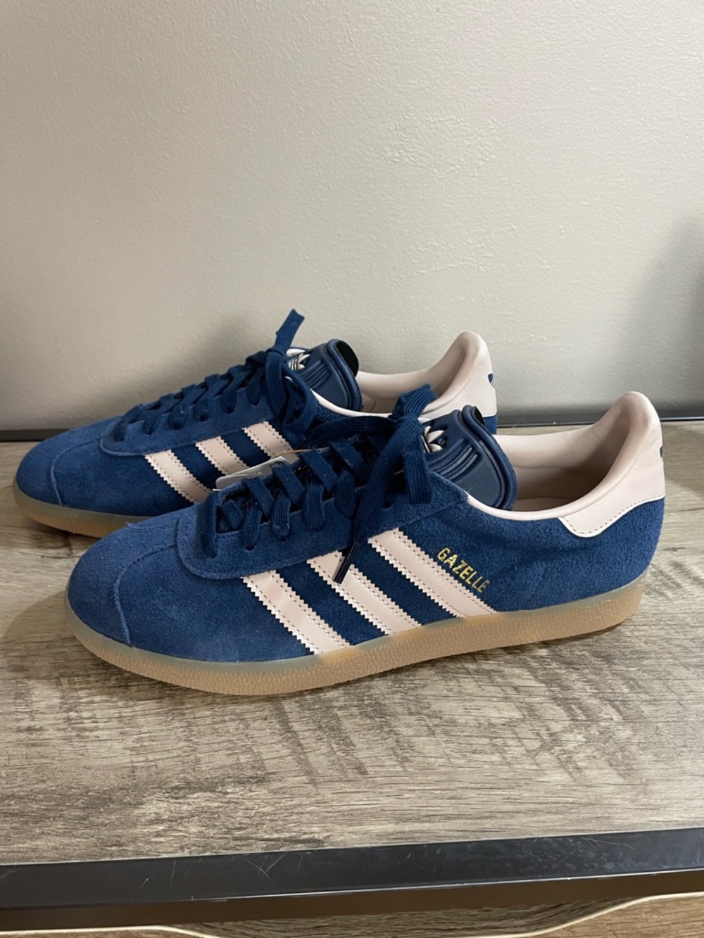 NWT! Men's ADIDAS Blue & Cream Suede GAZELLE Low Top ATHLETIC Shoes SNEAKERS 8.5
